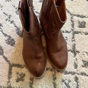 Zip western booties